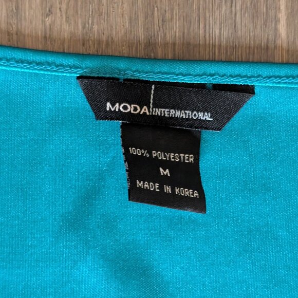 Moda International, Satin Statement Sleeve V Neck Blouse, Emerald Green, Sz M - Picture 5 of 8